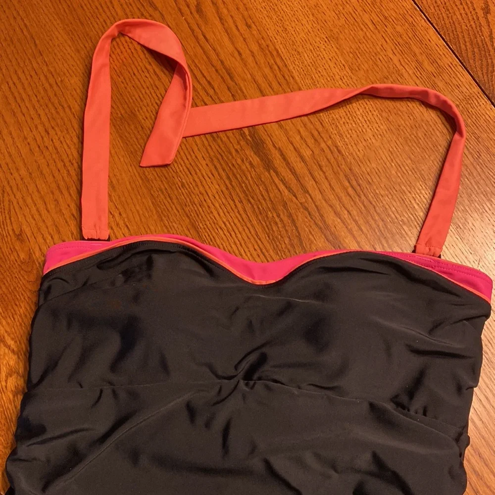 Croft & Barrow womens swimsuit 12 One piece Black Halter/ Skirt